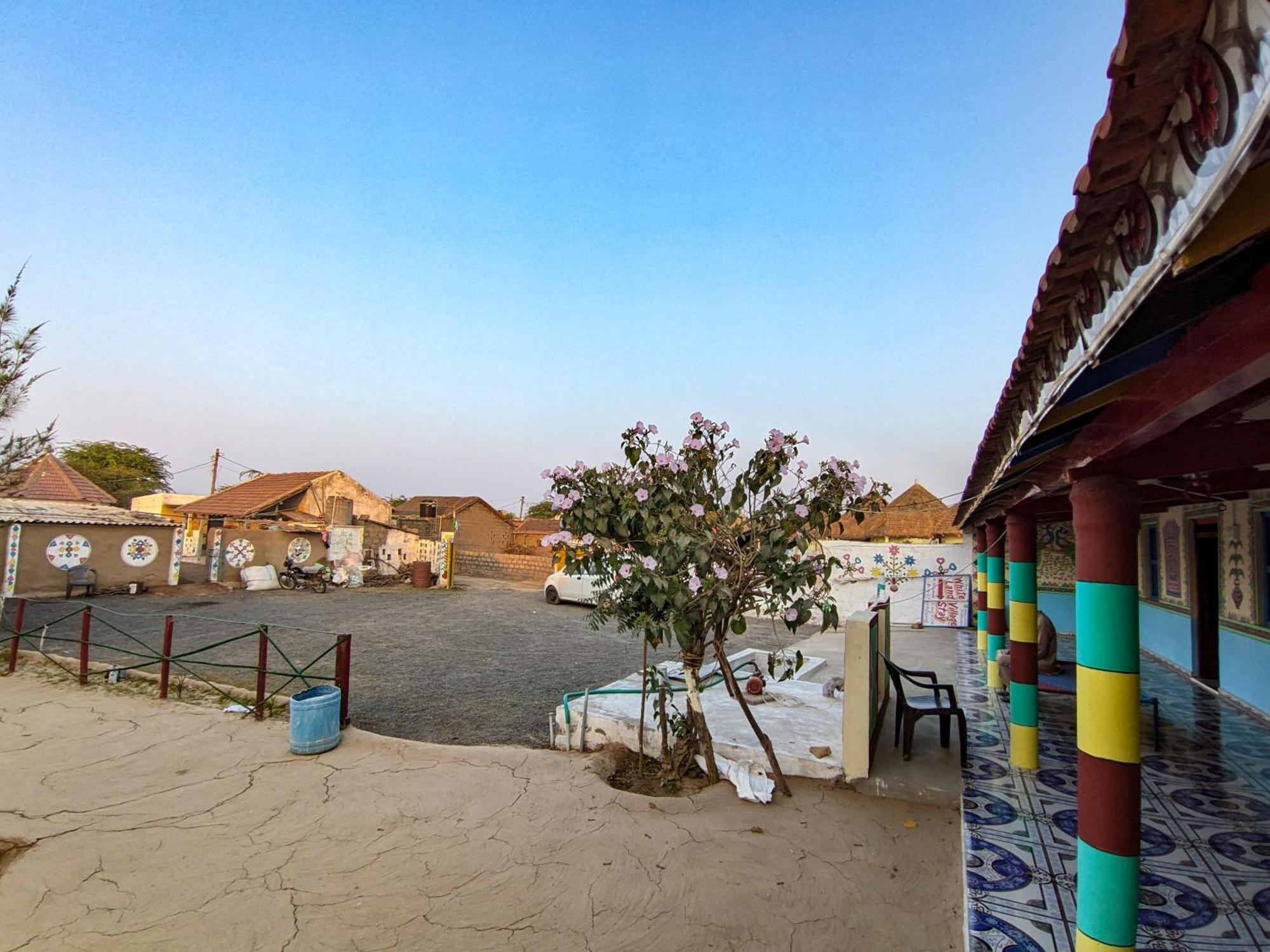 Dhordo White Land Villagestay מראה חיצוני תמונה