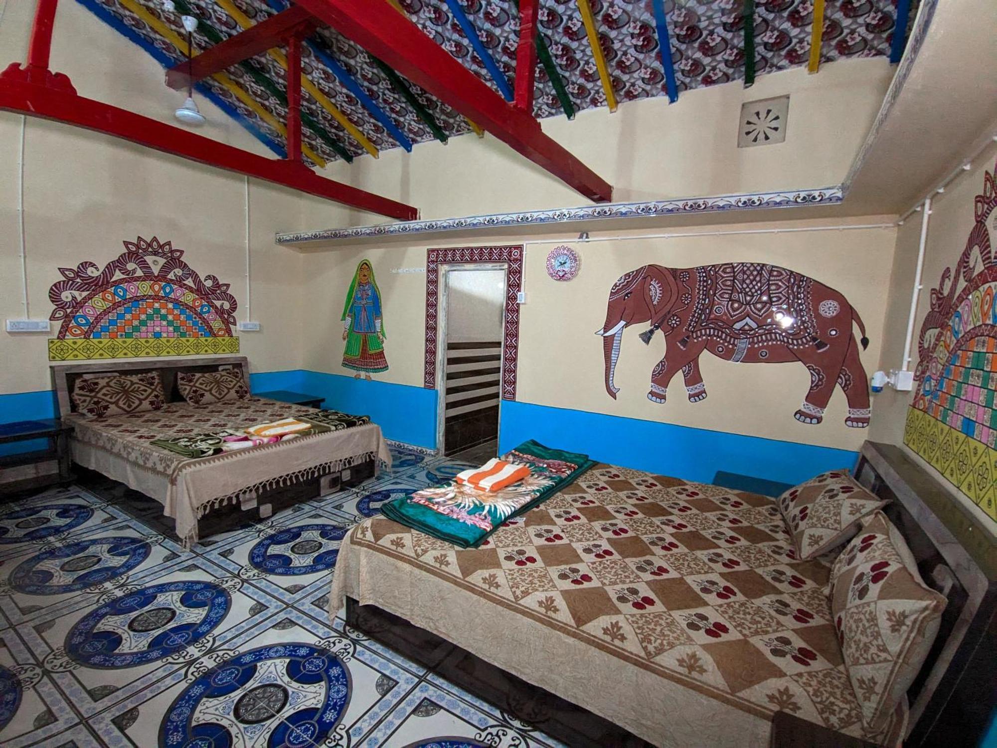 Dhordo White Land Villagestay מראה חיצוני תמונה